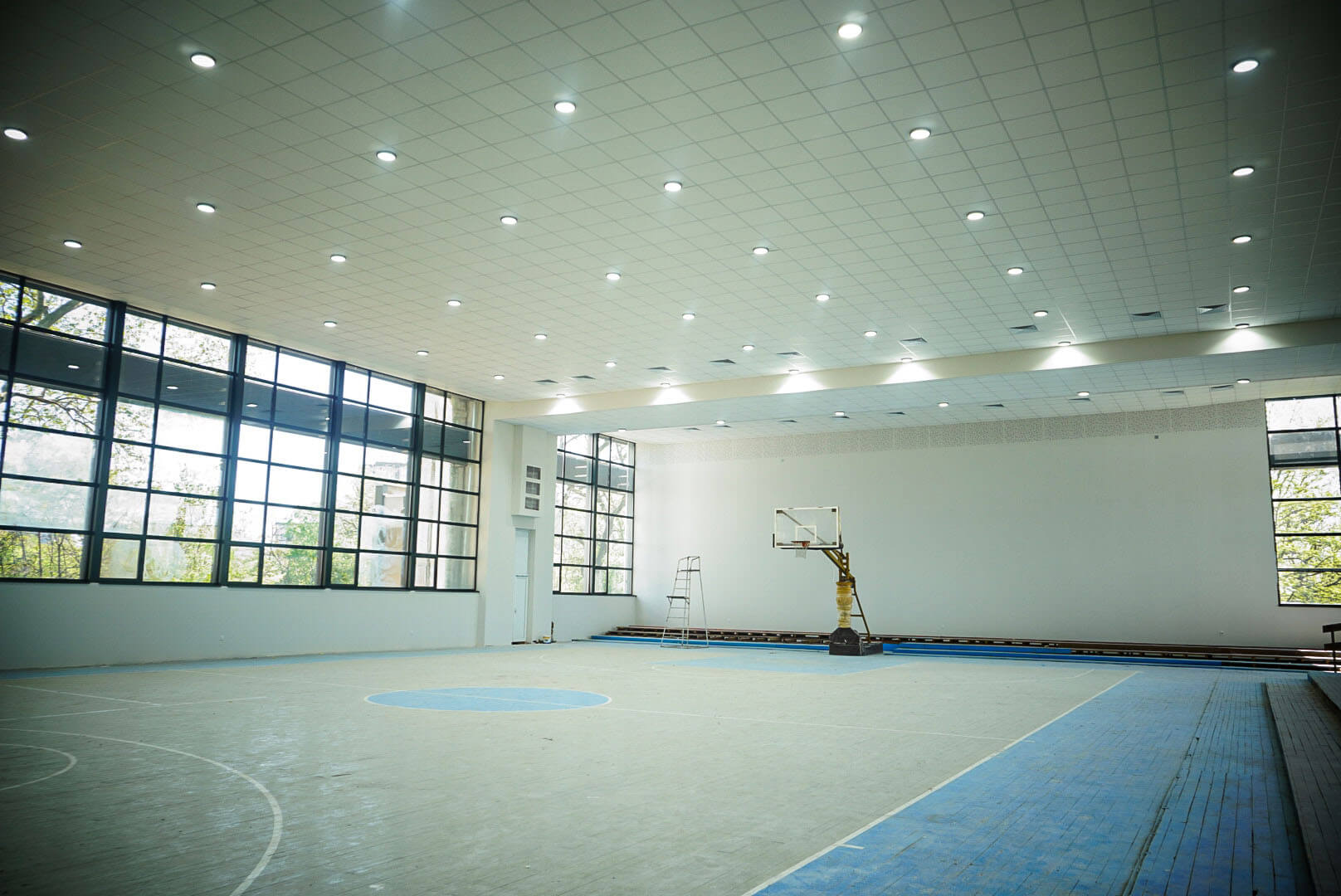 Спортна зала “Академик”